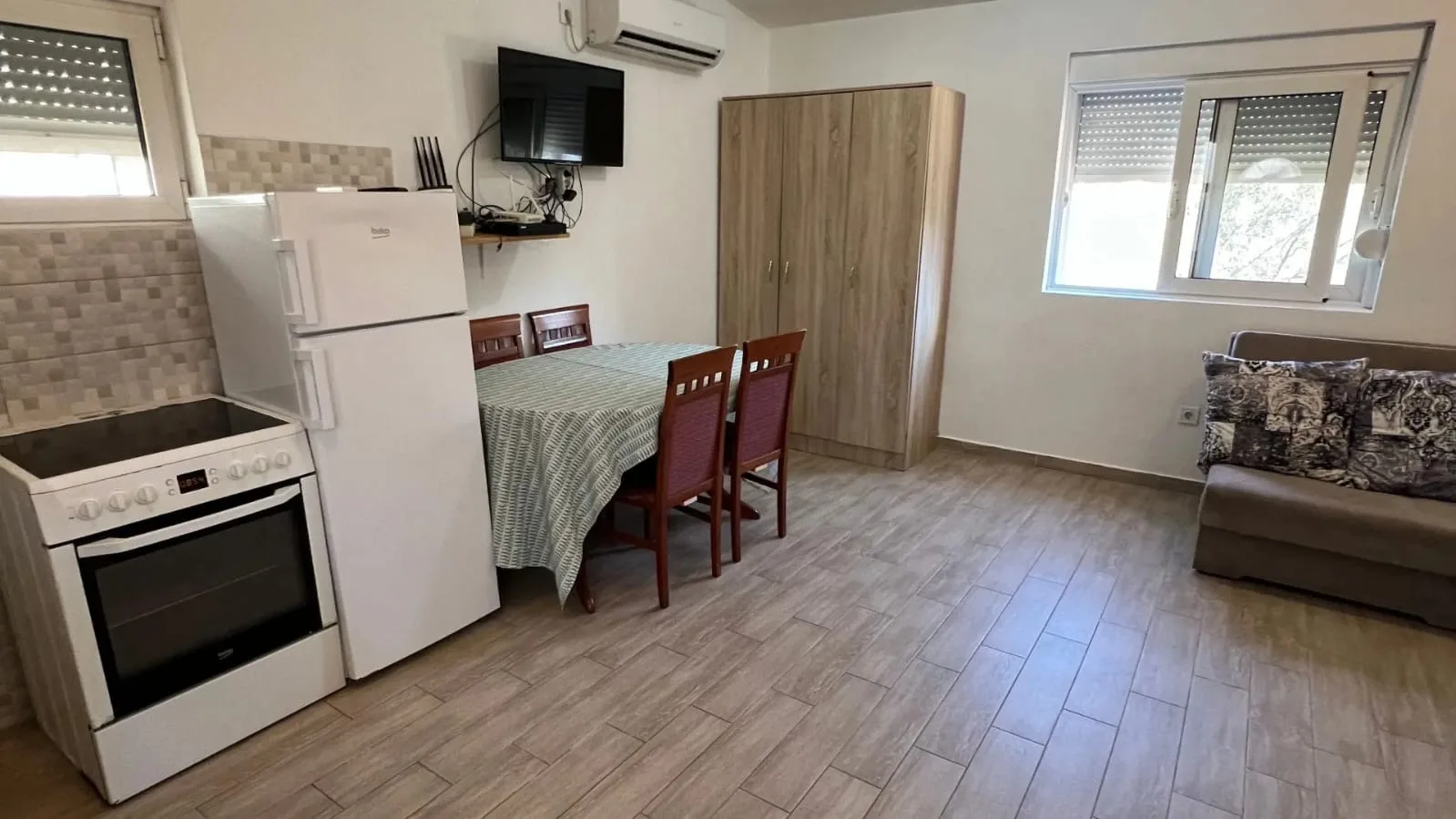 Garsonjera kod Jugoslavije - Bar