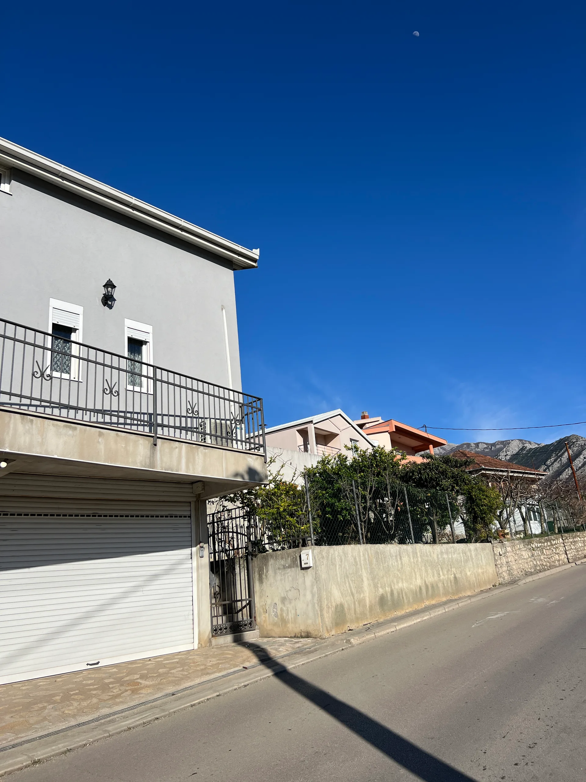Exclusive family duplex with private orchard & gazebo – prime location - Bar