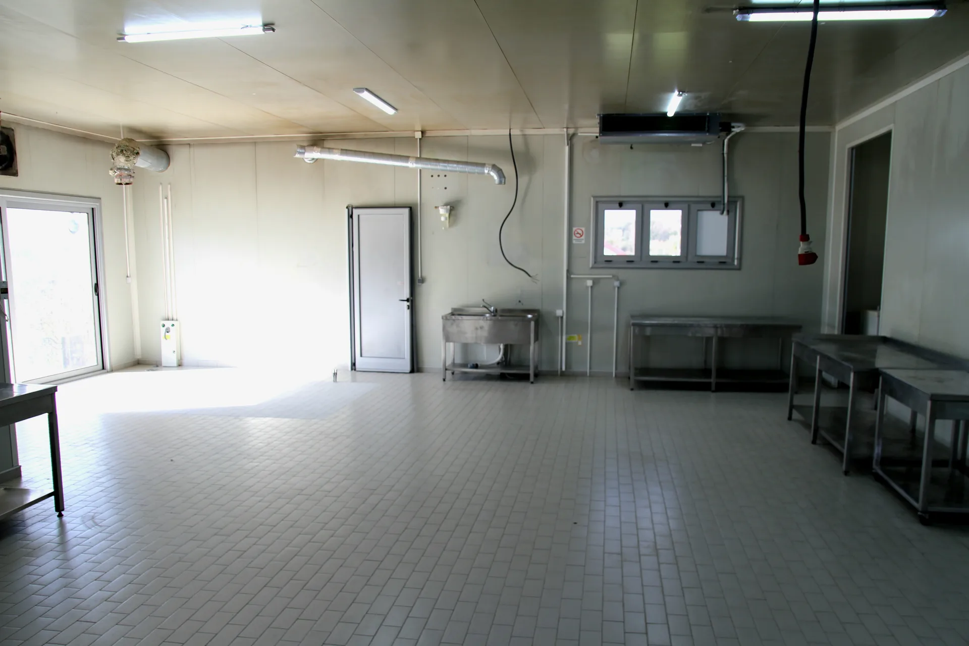 Wearhouse for food distribution - Bar