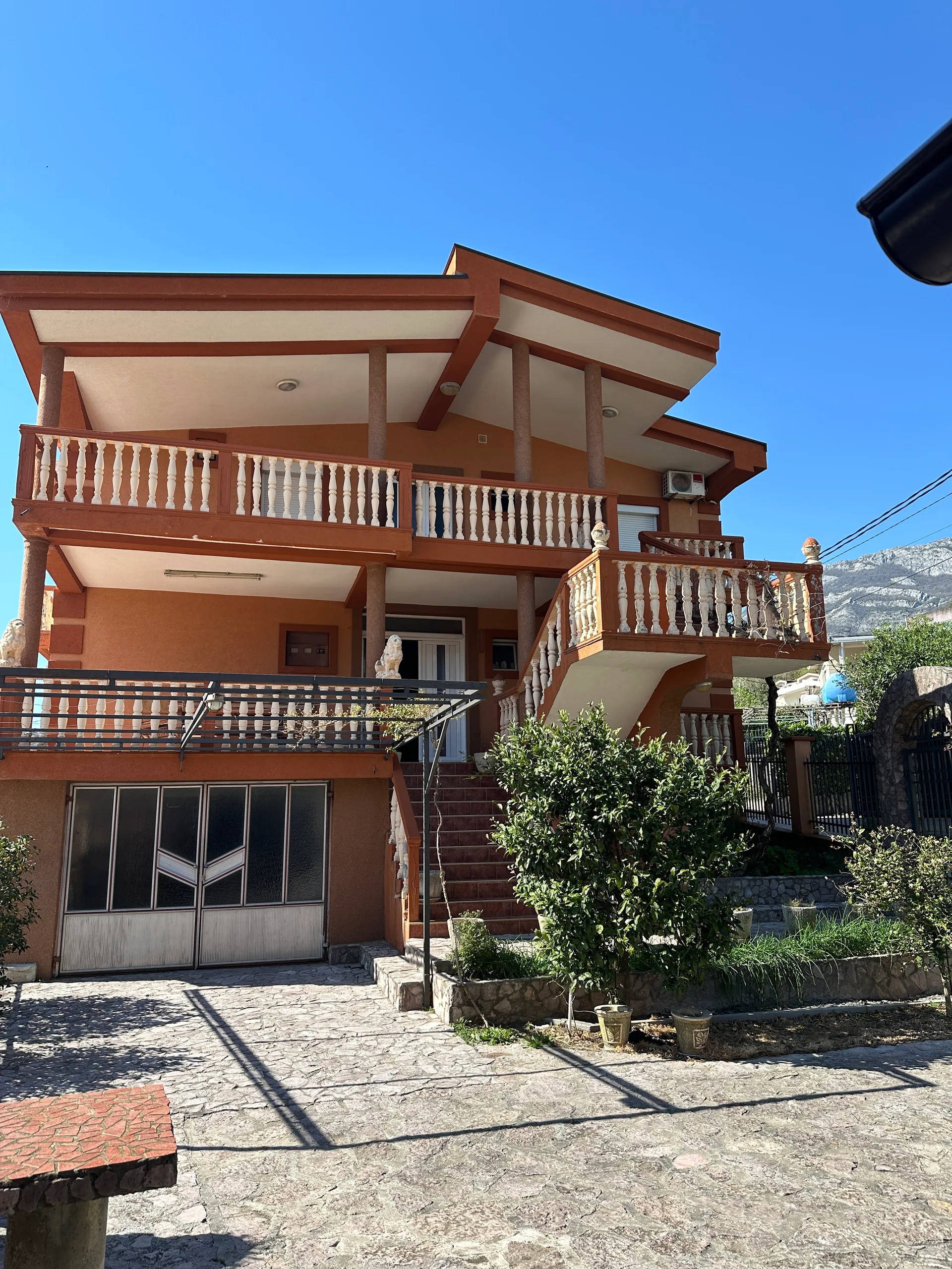 Vila u Sutomoru na prodaju - Bar